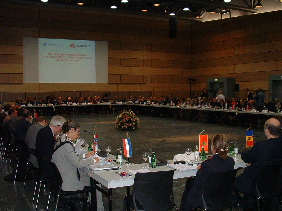 东南欧稳定公约首脑会议 香港六马宝典